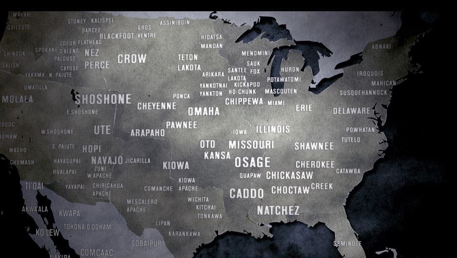 Das Bild zeigt eine Karte von Nordamerika mit den Namen indigener Volksgruppen, welche vor der Kolonisierung dort lebten.